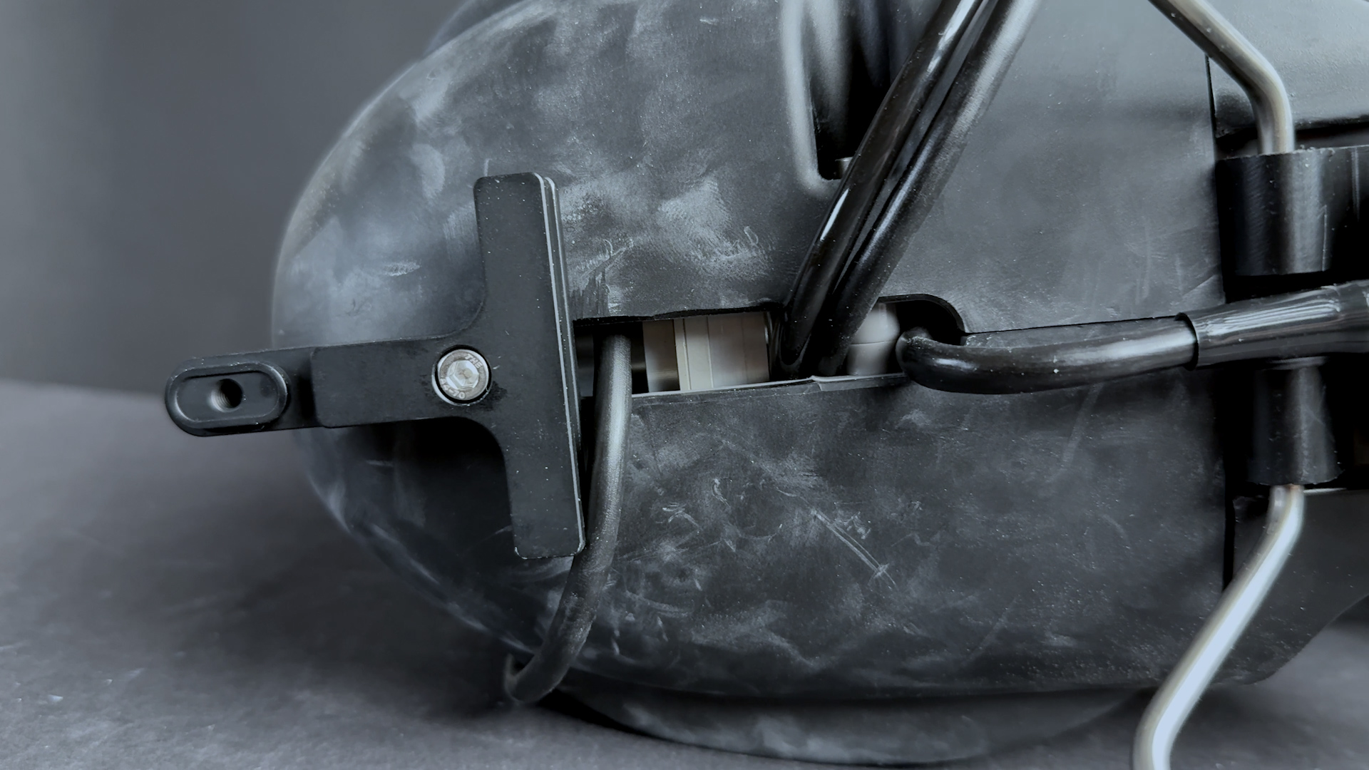 Oculus_tutorial_still-oculus_gripper_DVL-cables_bottom.jpg