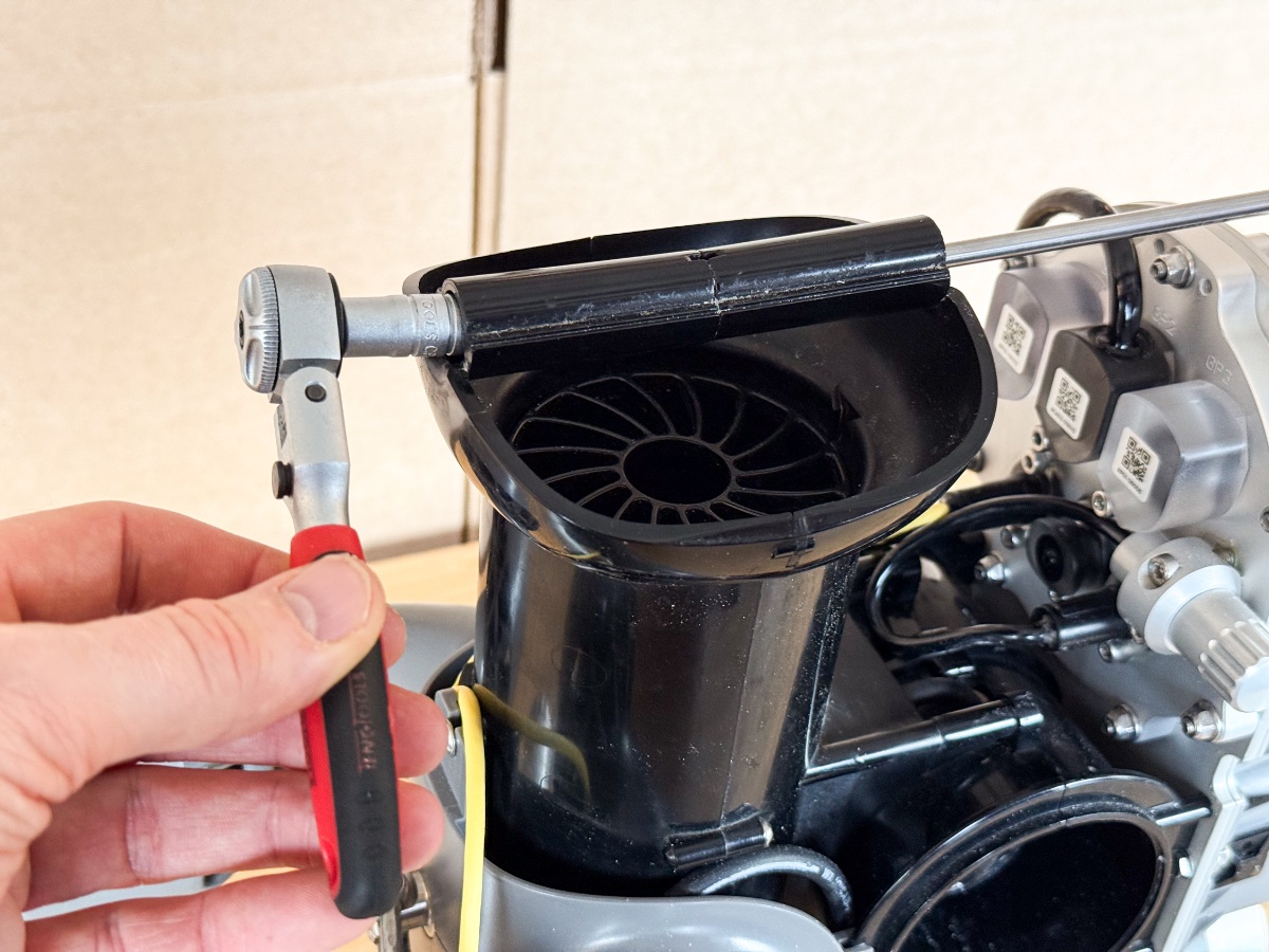 02 Remove nut from handle.jpg